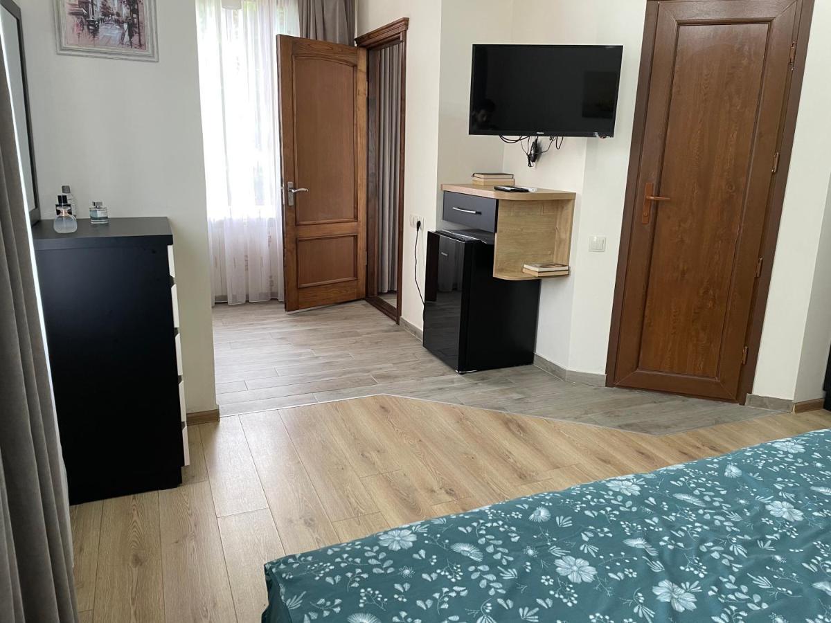 Temo Guest House 10 Batumi Esterno foto