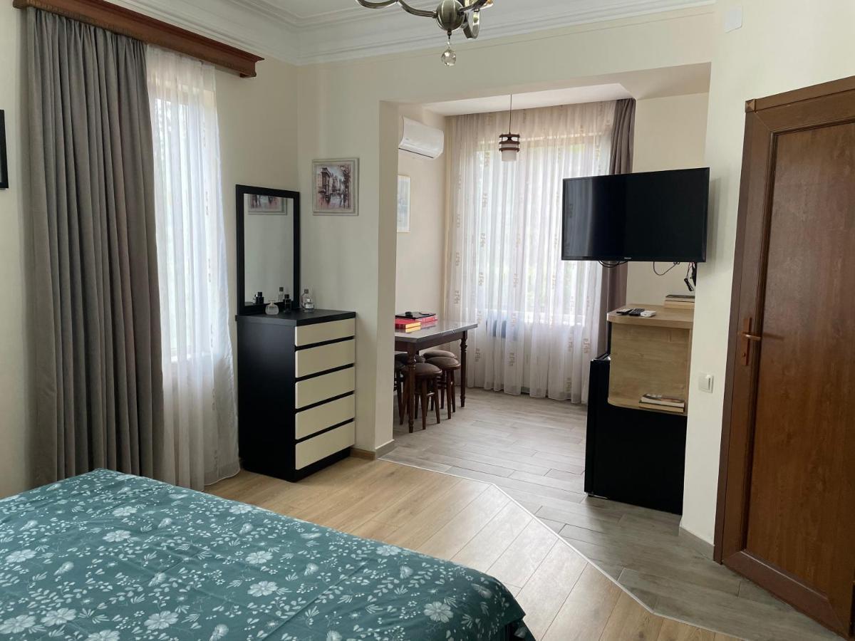 Temo Guest House 10 Batumi Esterno foto