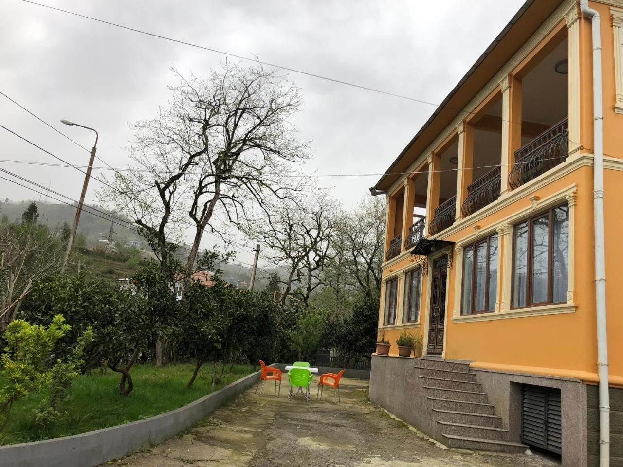 Temo Guest House 10 Batumi Esterno foto